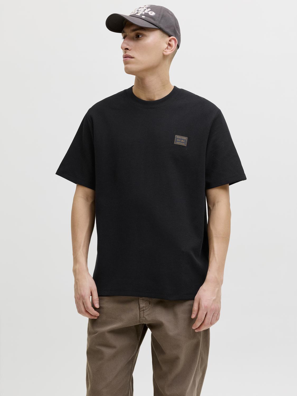 model_shot-front